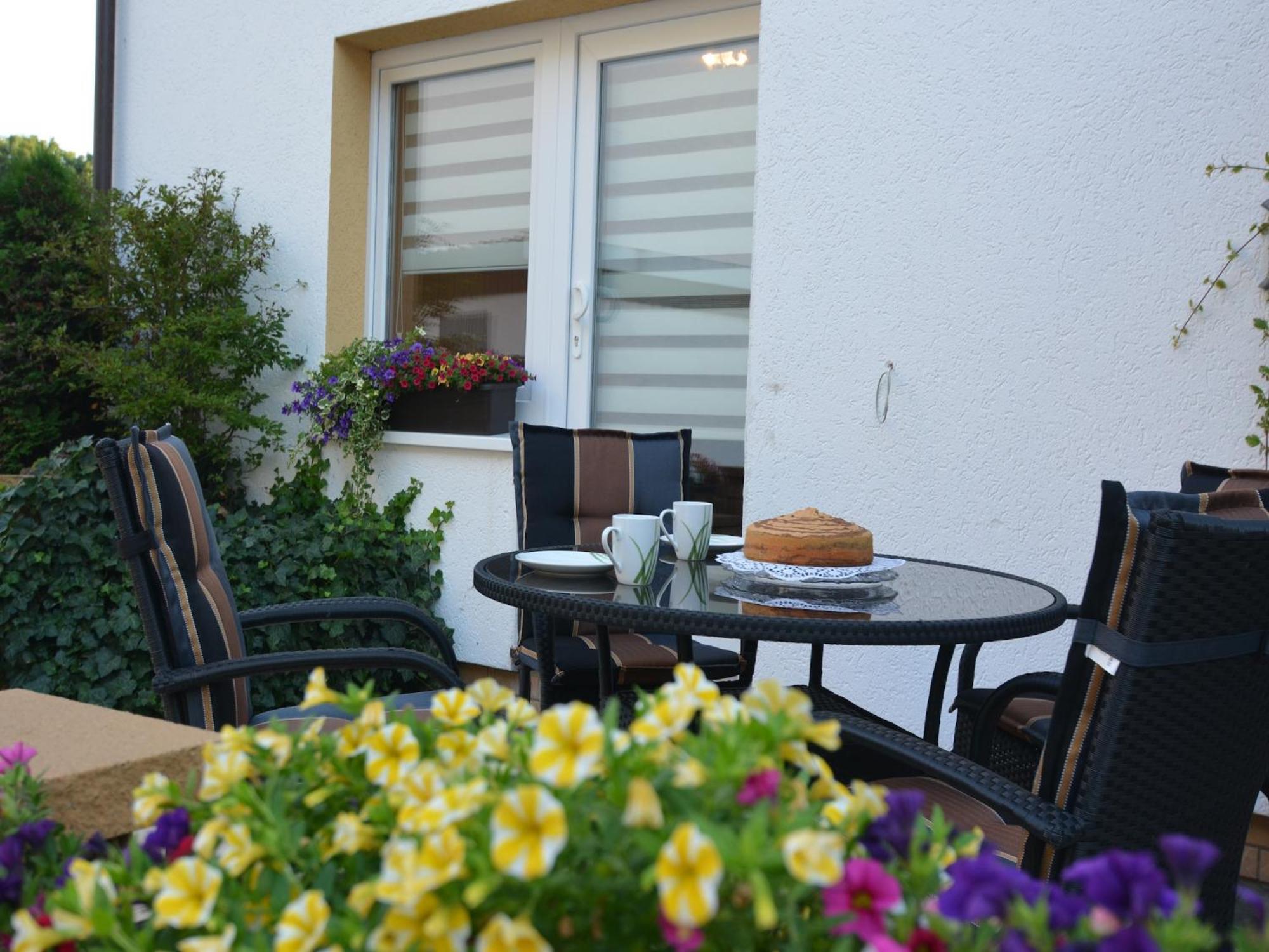 Modern Holiday Home Idyllic Setting With Terrace 메데바흐 외부 사진
